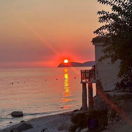 Villa Gusti Borsh Esterno foto